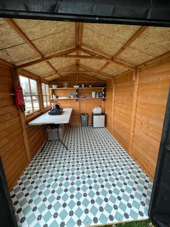 1 Glamping Tent With Kitchen & Electric On Small Family Campsite, No Bedding Supplied Narberth Exterior photo